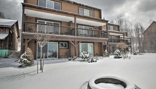 Slopeside Burke Mountain Condo with Fireplace! - Foto 3
