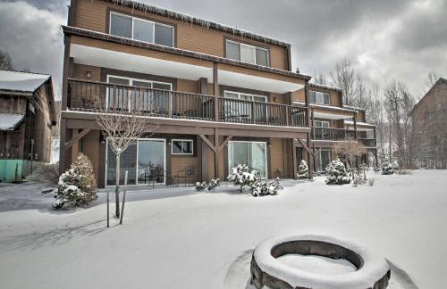 Slopeside Burke Mountain Condo with Fireplace! - Foto 3