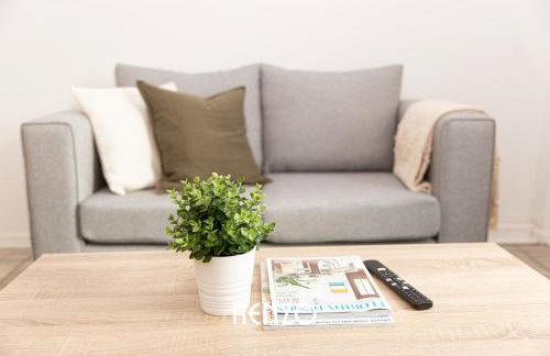 Beautiful and Modern 2-bed Home in Nottingham by Renzo, Free Wi-Fi, Ideal for Contractors - Foto 3