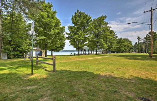 Less Than 1 Mi to Dtwn Suttons Bay! Studio with Shared Beach - Foto 22