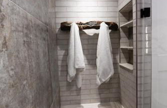 Artistic Retreat, King Suite with Private Balcony! - Foto 13