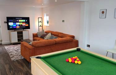 5 Bedrooms, Pool Table, Sleeps 10, Contractor Stays, Family Gatherings - Secure Free Parking - Foto 1