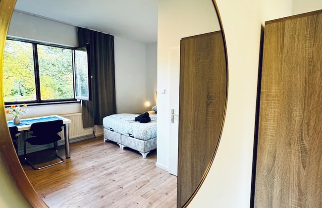 Cozy 3BR Apt with Garden Sleeps 10 - Foto 32