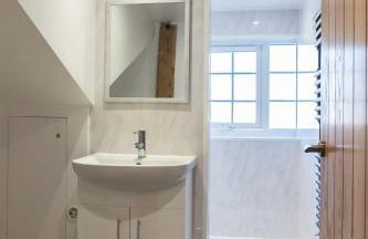 Gloucester-Beautiful 4 Bedroom Cottage-Sleeps 8-Free Parking-Fast Wi-Fi-Work or Leisure - Foto 13