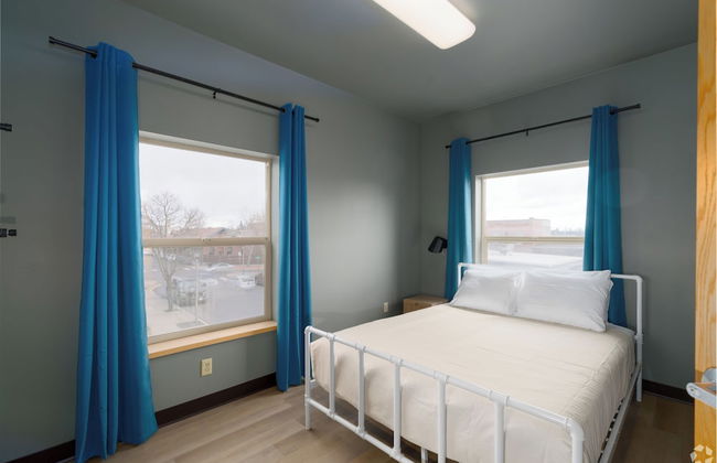 Brewster Hall - Photo 10