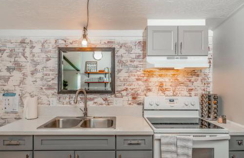 Renovated Bungalow Getaway - Foto 4