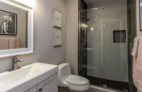 Spacious 5BR San Jose Home w Parking & Backyard - Foto 15