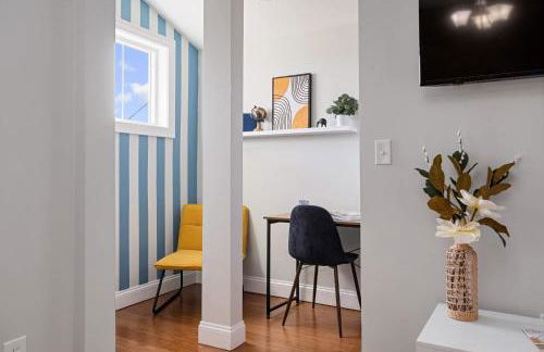 Jennifer's Stylish Apt Private Deck Backyard Oasis - Foto 17