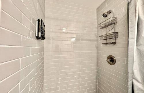 Unique Container, Home 20 Acres, Modern Stay - Photo 11