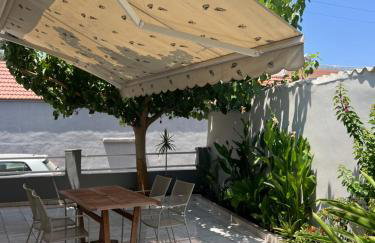 Cozy Kolonaki Retreat - Photo 1