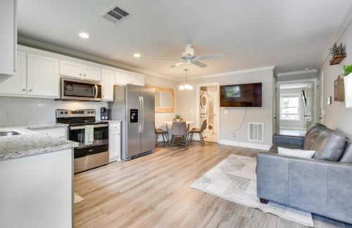 Walk to Main St and River Downtown Helen Condo - Foto 7