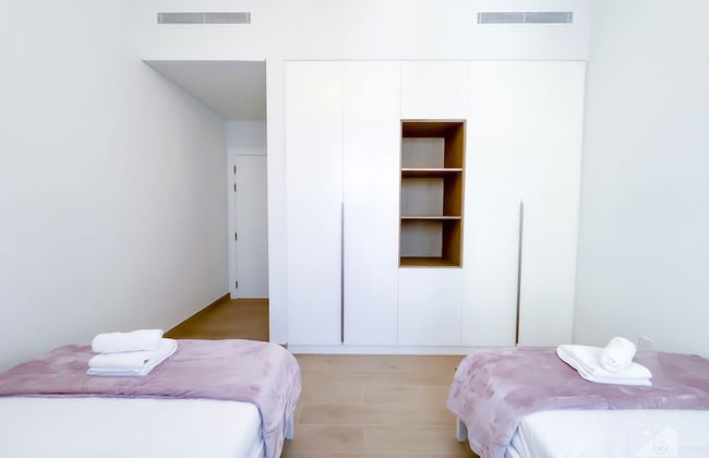 Stunning Beach View Apt. with Balcony Jumeirah La Mer - Photo 10