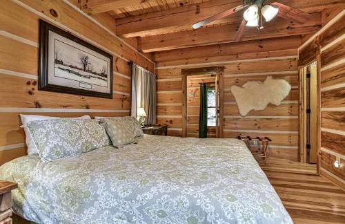 Stunning Mountain Cabin with Hot Tub and Game Room Near Asheville in Old Fort, NC - Foto 8