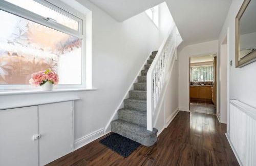 house in Heald Green village - Photo 17