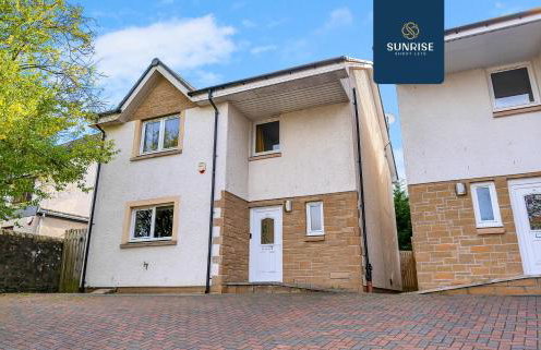 Muirton House 2 - INVOICE and REDUCED PRICE only via SUNRISE SHORT LETS DUNDEE, SLEEPS 8 has 4 Twin Bedrooms with 4 Car Parking, 2 Baths, 5 Smart TV, Fully Equipped, Garden, Free WiFi, and ONLY 9 Mins to STANNERGATE Ports - Foto 13