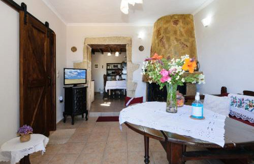 Casa Vasilia Traditional Home - Photo 3