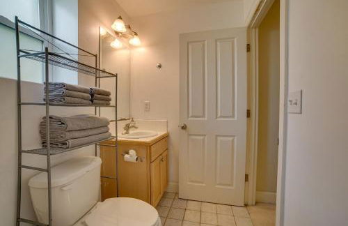 Near Public Transit and Walkable! Airy Seattle Apt - Foto 14