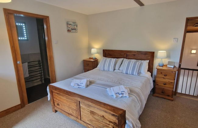 Beautiful 6-bed Dog Friendly Cottage in Heacham - Photo 6