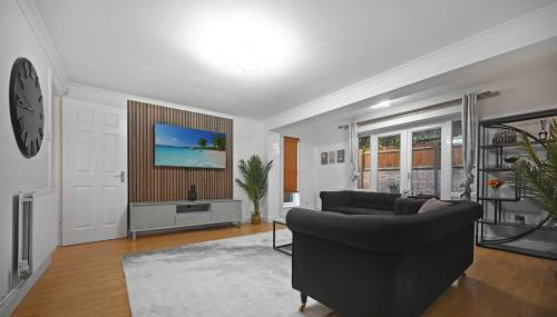 4Bed House MK - Photo 2