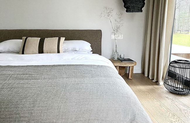 The Lake. Unique Waterfront Villa - Photo 2