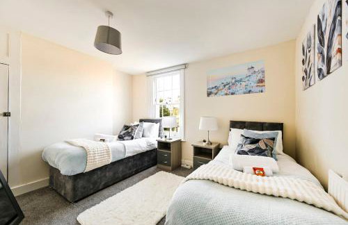 Central Canterbury Gem New Refreshed Decor Sunny Deck Outdoor Furniture FREE Parking 2BR 2BA TOP Location - Foto 8