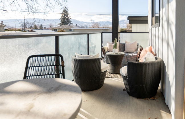 DT 3-lvl Townhouse w Rooftop Patio - Photo 5