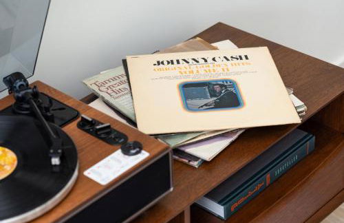 Penthouse Luxury with Pool Patio and City View plus Walk to Broadway - Foto 34