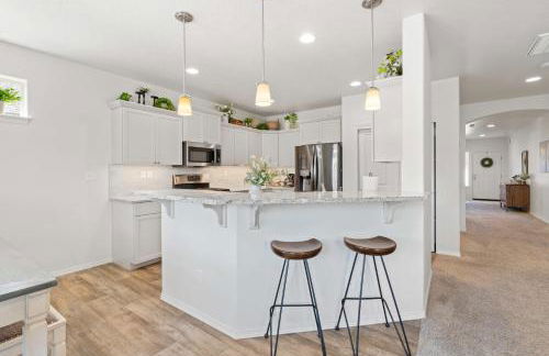 The Explorer! Extra Game Room, Fire pit Sleeps 10! - Foto 3