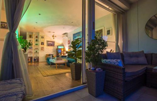 Sunset Oasis “VELLY” 1BR w/ Sea View & Parking - Foto 42