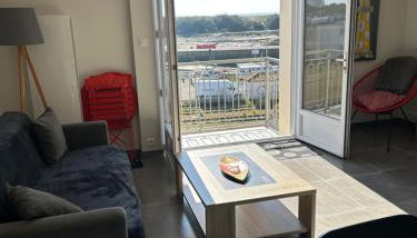 APPARTEMENT FACE au PORT et à L'OCEAN SAINT GILLES CROIX DE VIE WIFI BALCON PARKING PRIVE COUVERT - Foto 2