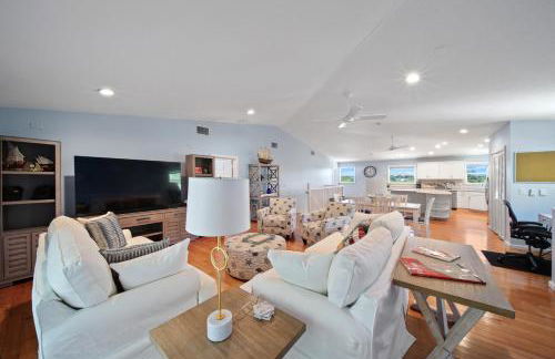 Jensen Beach pool home w/ Guest Suite - Photo 3