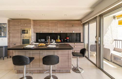 Magnificent 3 Rooms-Sea View-Terrace-Pool - Photo 3