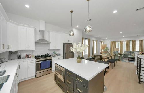 3Bdr 6Beds in Ellegant Home with Rooftop Lounge and SkylineView - Foto 9