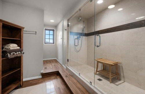 Expansive Monument Home Hot Tub and Mountain Views! - Foto 20