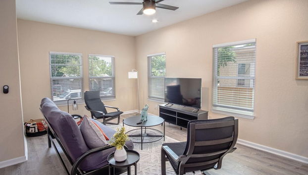 Beautiful Fenced 3BR 2BA Near Exciting Downtown - Foto 4, Habitación