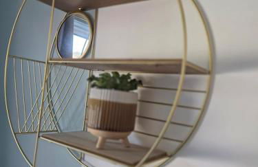 Stylish 3-Bed Home with Parking - Ideal for Long Stays - Photo 22