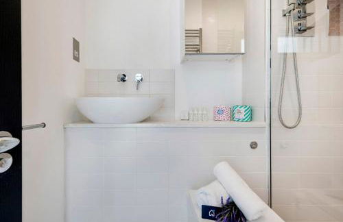 Modern and Bright Highgate Gem - Photo 40