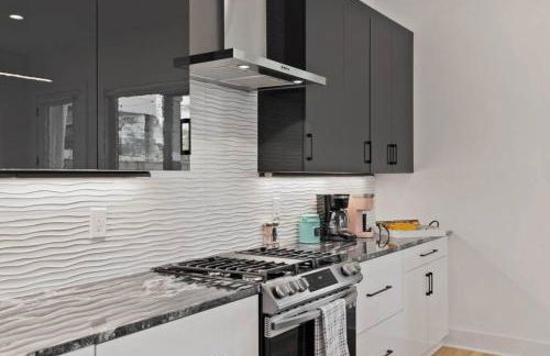 Luxurious 4bd home sleeps 12 minutes to downtown with parking - Foto 10