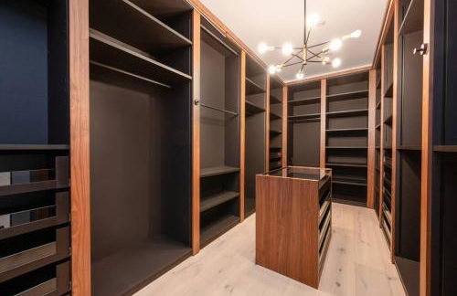 Luxury 6BR Beverly Hills Villa with Pool and Views - Photo 40