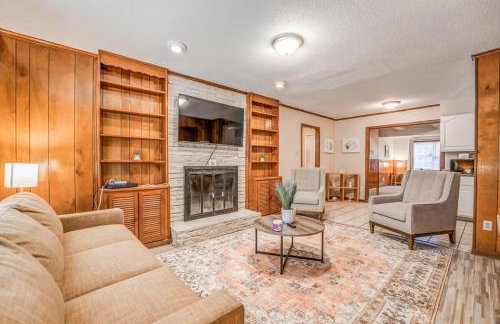 Minutes from the Airport - Wonderful Warrington - Photo 3