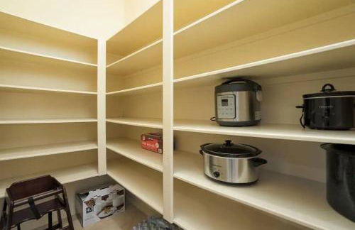 Bedroom with 3.5-Bathroom near Golf Course! - Photo 22