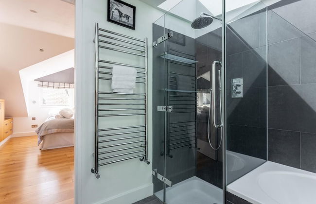 NEW Stunning 5BD Kensington House - Photo 35