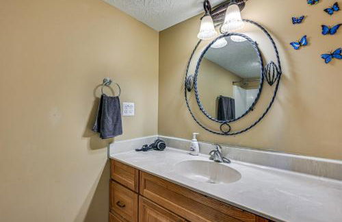 6 Mi to Lake Liberty Pet-Friendly Home with Yard - Foto 18