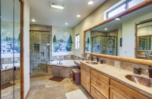 4 Mi to Snow Summit Cabin with Mtn Views and Decks - Foto 14