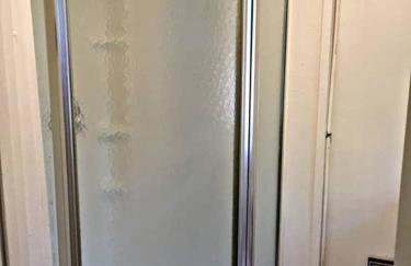 Walk to Hospital, Heart of Cville, Fenced backyard - Foto 12