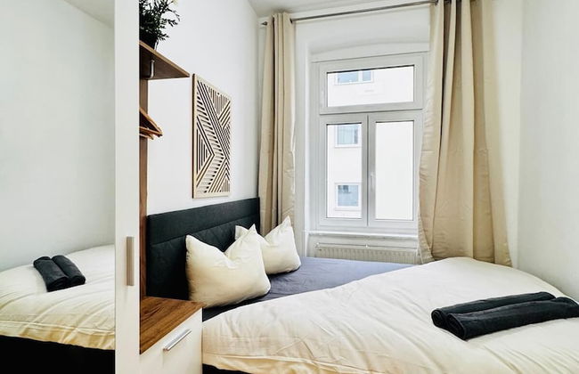 Comfy 4BR 10 Min Transport to Stadthalle - Photo 11