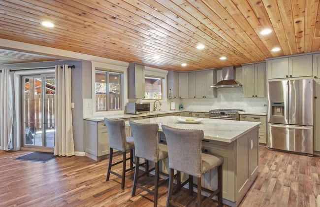 Alpine Chalet Nature Lovers Rejoice! Chic 4 BDR - Photo 12