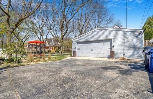 Cozy Evanston Villa with cinema and massage sofa - Foto 33