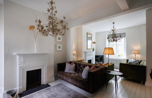 Beautiful house, Cirencester centre, parking - Photo 12