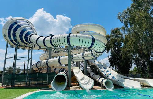 Architect designed house with pool and private beach - Photo 37